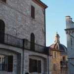 erste Sonnenstrahlen auf Assisi