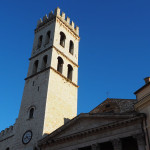erste Sonnenstrahlen auf Assisi