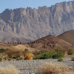 steinalte "Bienenkorbgräber" vor dem Jebel Misht (Kamm-Berg)