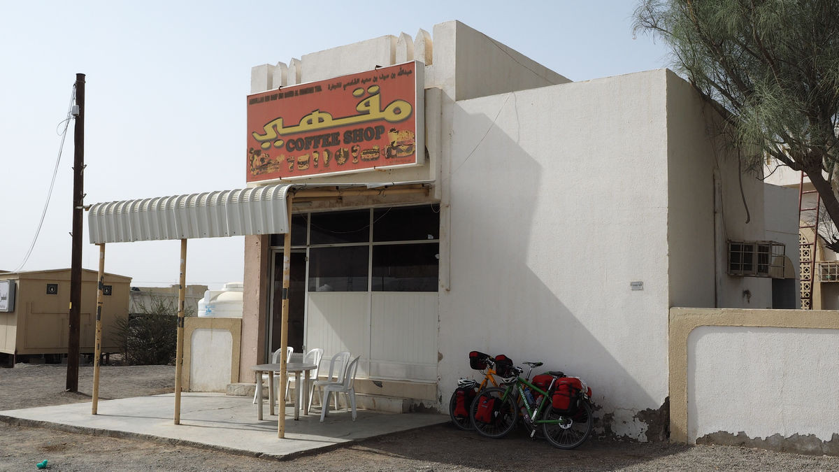 endlich wieder ein Restaurant - bei der Grenzstation nahe Al Buraimi (Al Ain)