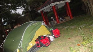 unser Not-Zeltplatz in Xuhai (Foto vom nächsten Morgen)