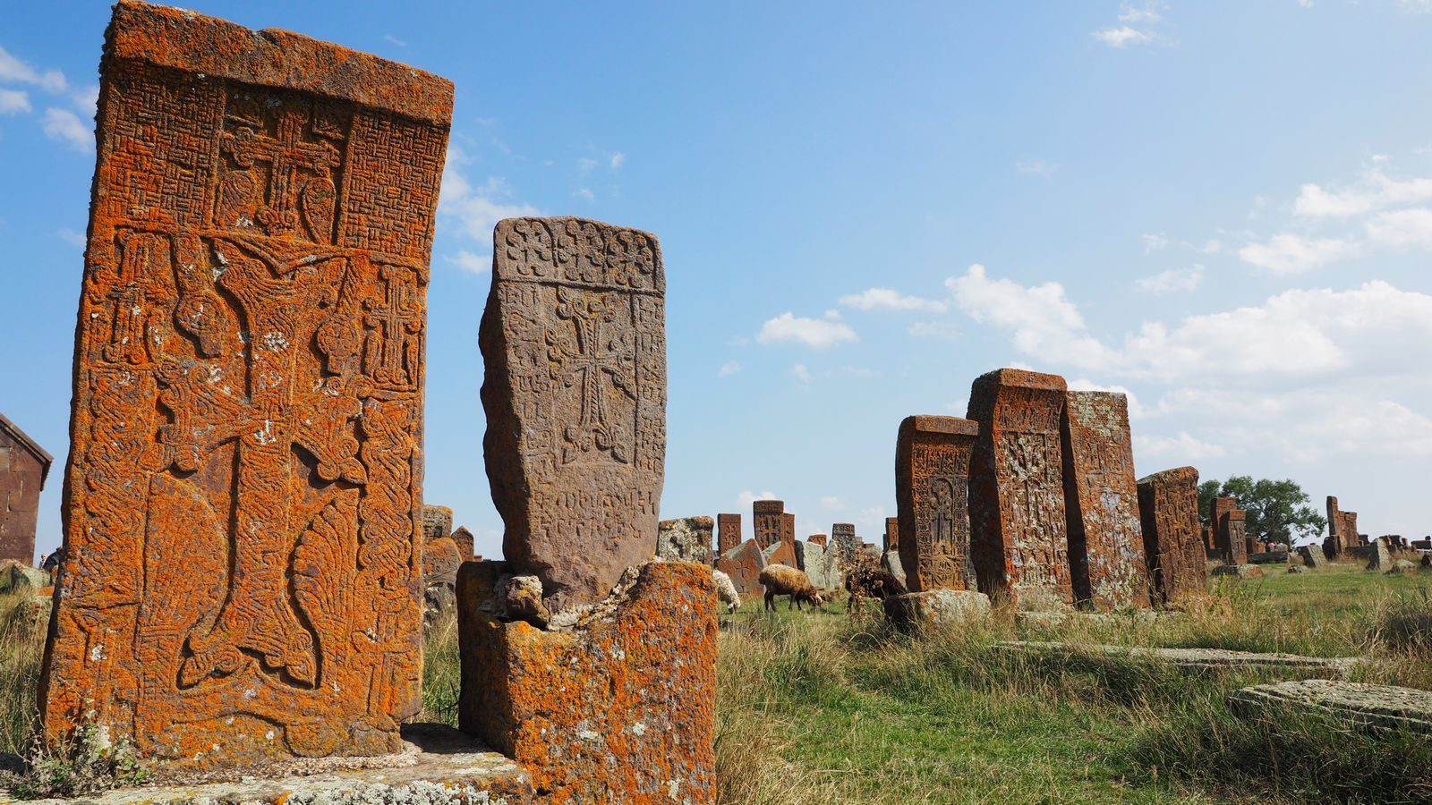 Radreise Armenien - Kreuzsteine am Friedhof von Noratus