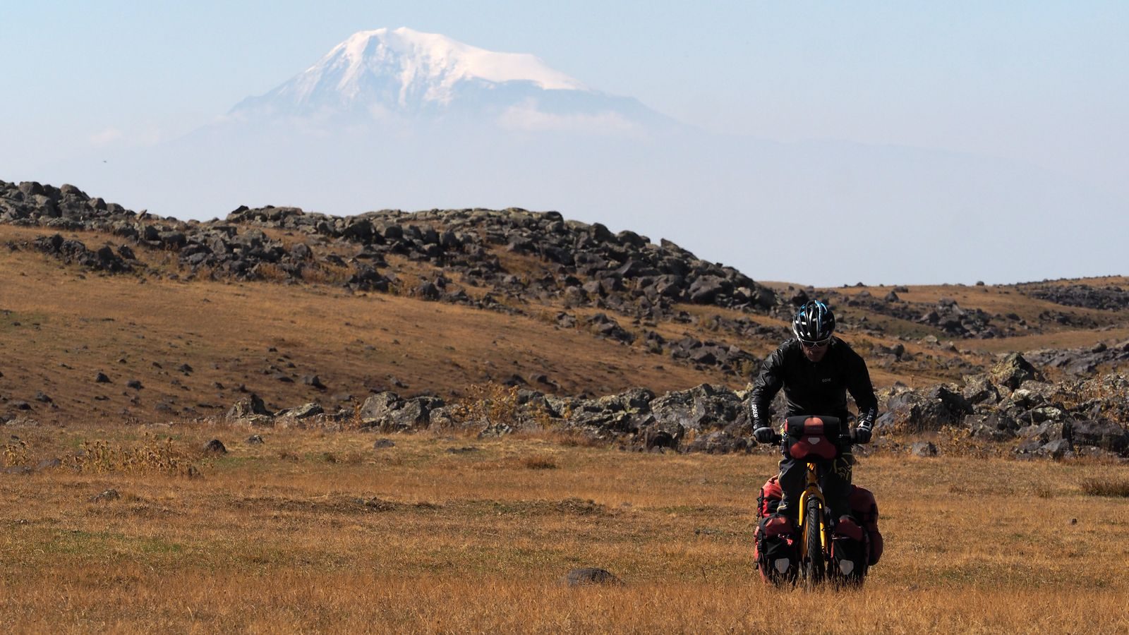 Radreise Armenien - Geghama Berge mit Ararat